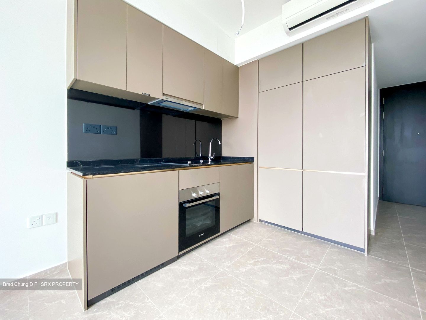 Park Colonial (D13), Condominium #392740021